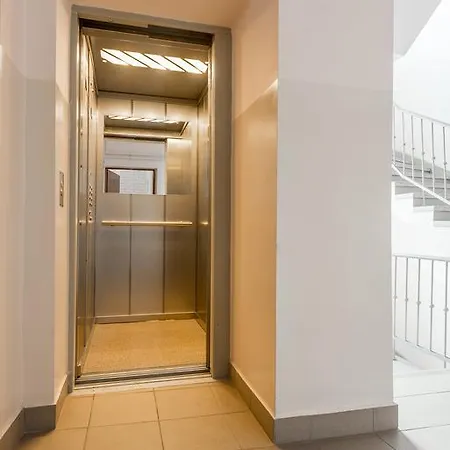 P&O Apartments Andersa Intraco *