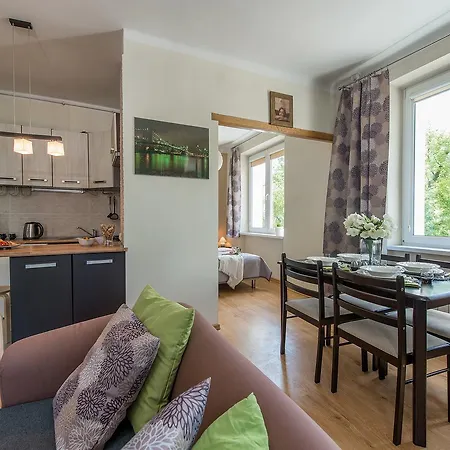 P&o Andersa Intraco Apartman Varsó